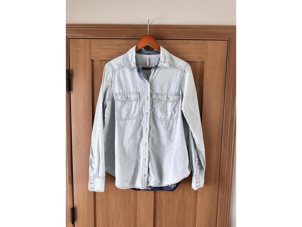 Free People Embroidered Bandana Bandit Chambray Button Down Shirt Women’s Small - Picture 2 of 15